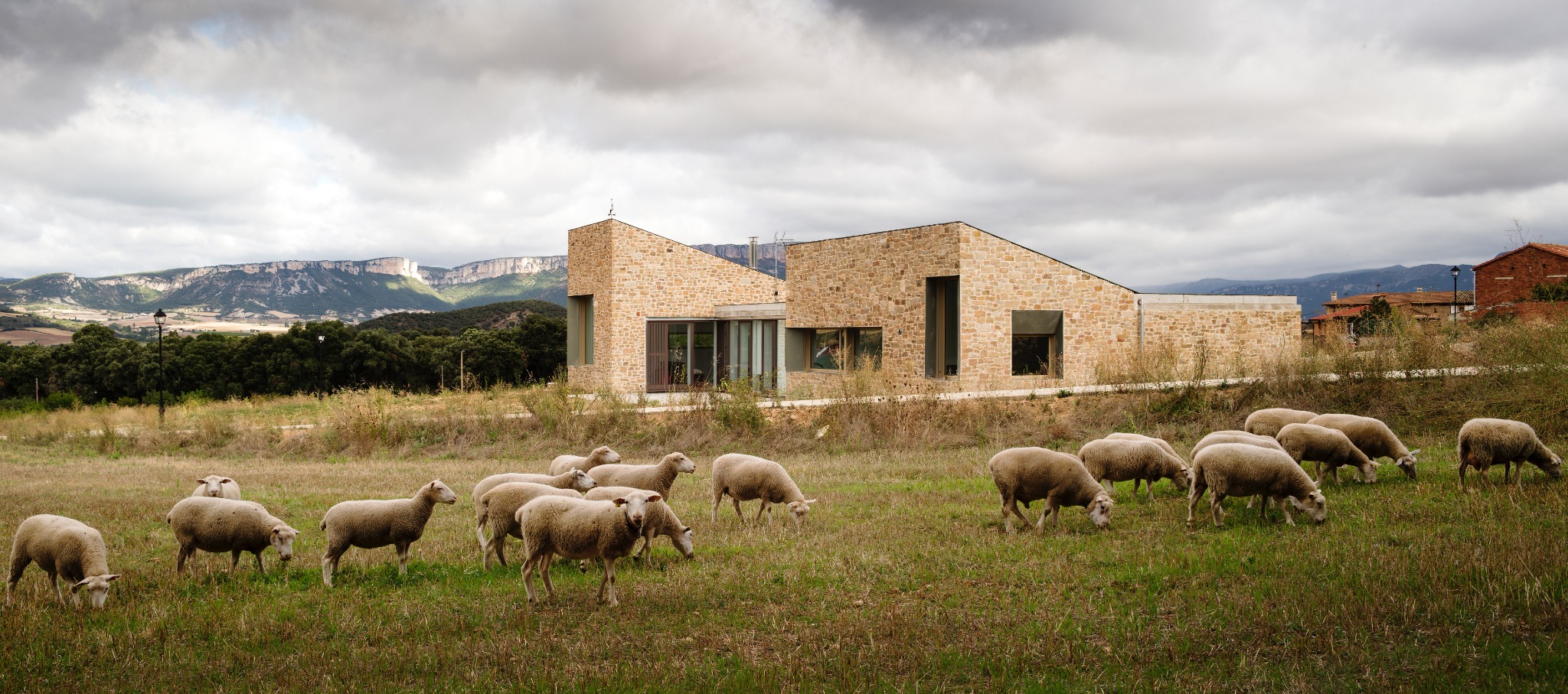 Residencia integrada en el paisaje · ATELIERLOPEZNEIRACIAURRI · ALYCIA Residences · Ramón López-Neira Beatriz Ciaurri